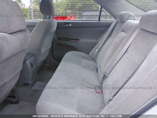 4T1BE30K12U109670 - 2002 TOYOTA CAMRY LE/XLE/SE ვერცხლისფერი ფოტო 8