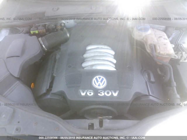 WVWWH63BX1E247355 - 2001 VOLKSWAGEN PASSAT GLX 浅蓝色 照片 10
