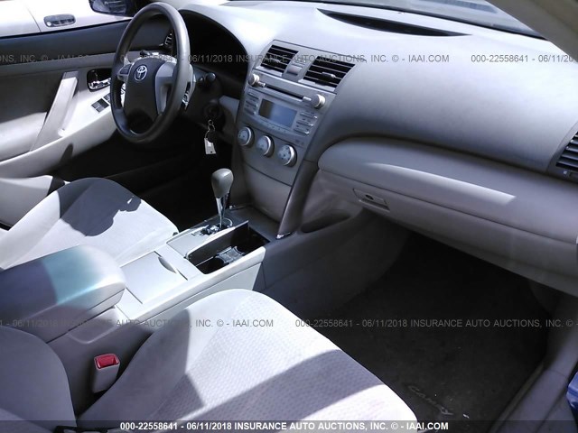 4T4BF3EK5BR125236 - 2011 TOYOTA CAMRY SE/LE/XLE 蓝色 照片 5