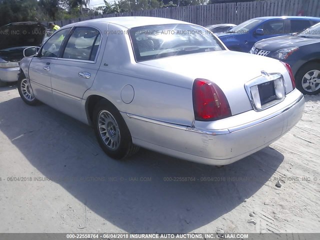 1LNHM83WX2Y666403 - 2002 LINCOLN TOWN CAR CARTIER SILVER photo 3