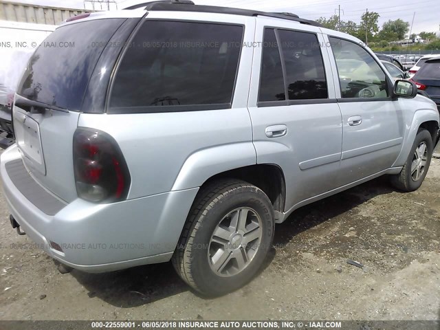 1GNDT13S172107513 - 2007 CHEVROLET TRAILBLAZER LS/LT SILVER photo 4