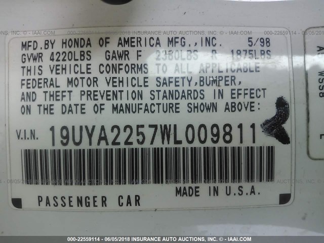 19UYA2257WL009811 - 1998 ACURA 3.0CL WHITE photo 9