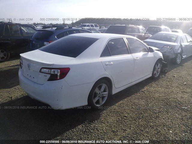 4T1BF1FK1DU654134 - 2013 TOYOTA CAMRY L/SE/LE/XLE 白色 照片 4