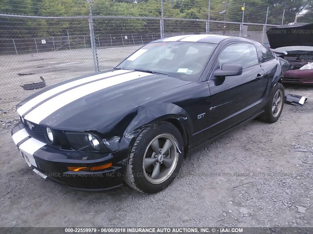 1ZVFT82H055201052 - 2005 FORD MUSTANG GT BLACK photo 2