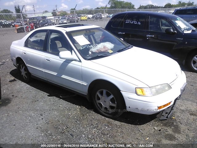 1HGCD5657RA023477 - 1994 HONDA ACCORD EX/EX-R WHITE photo 1