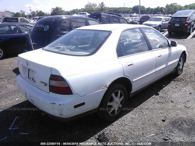 1HGCD5657RA023477 - 1994 HONDA ACCORD EX/EX-R WHITE photo 4