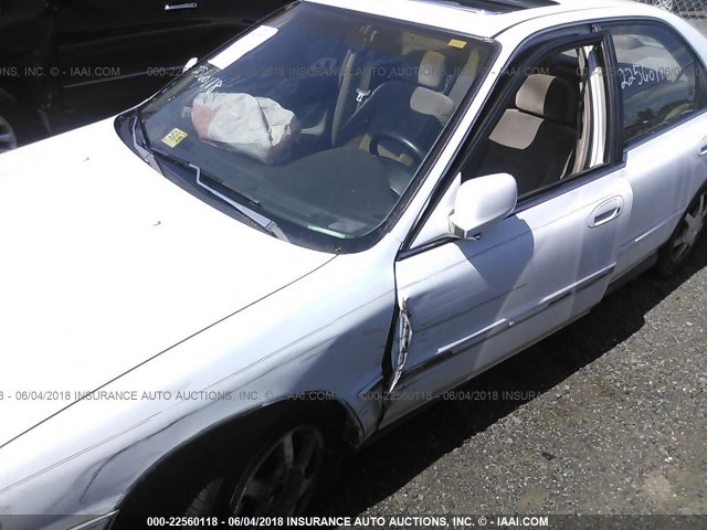 1HGCD5657RA023477 - 1994 HONDA ACCORD EX/EX-R WHITE photo 6