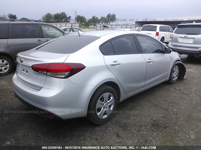 3KPFL4A77HE087421 - 2017 KIA FORTE LX/S SILVER photo 4