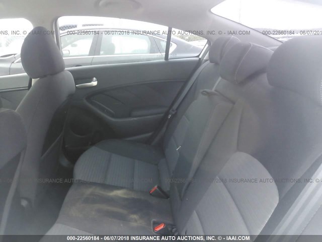 3KPFL4A77HE087421 - 2017 KIA FORTE LX/S SILVER photo 8