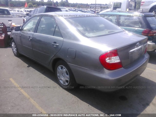 JTDBE32K230222604 - 2003 TOYOTA CAMRY LE/XLE GRAY photo 3