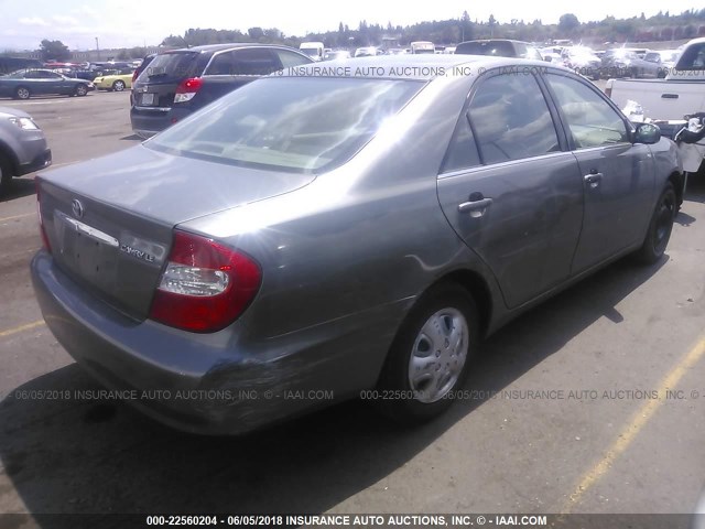 JTDBE32K230222604 - 2003 TOYOTA CAMRY LE/XLE GRAY photo 4