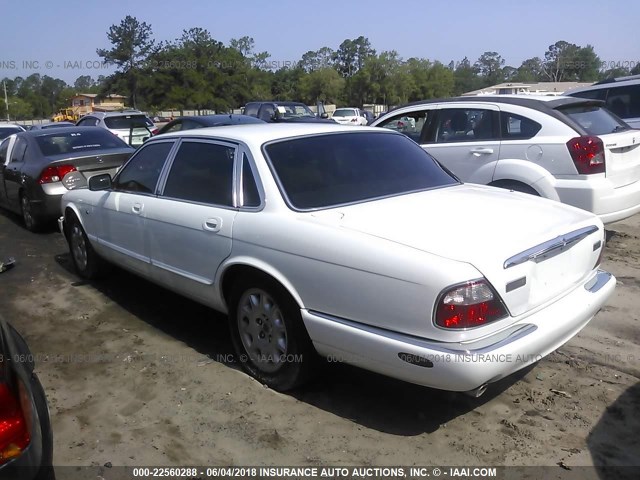 SAJHX1243WC835815 - 1998 JAGUAR XJ8 WHITE photo 3