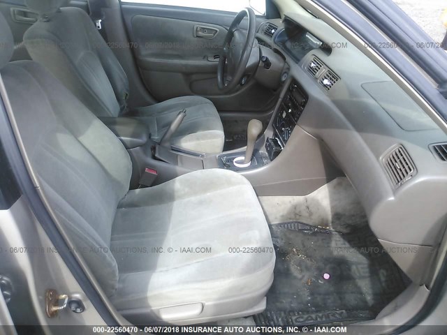 4T1BG22K11U811035 - 2001 TOYOTA CAMRY CE/LE/XLE 金色 照片 5