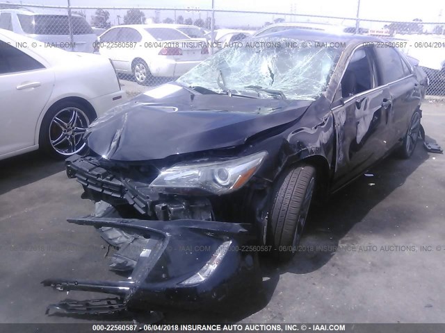 4T1BF1FK6FU916569 - 2015 TOYOTA CAMRY LE/XLE/SE/XSE BLACK photo 2