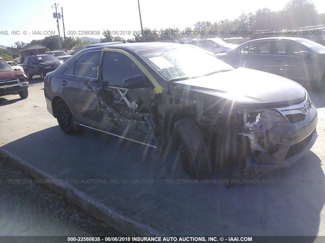 4T1BD1FK8EU115954 - 2014 TOYOTA CAMRY HYBRID/LE/XLE 灰色 照片 1