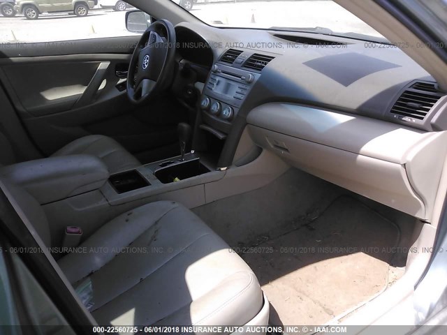 4T1BE46K69U848573 - 2009 TOYOTA CAMRY SE/LE/XLE ნაცრისფერი ფოტო 5
