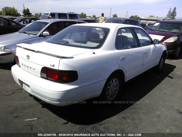 JT2BG12K0T0419388 - 1996 TOYOTA CAMRY DX/LE/XLE თეთრი ფოტო 4