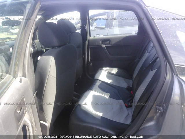 1FAHP3FN0AW188218 - 2010 FORD FOCUS SE GRAY photo 8