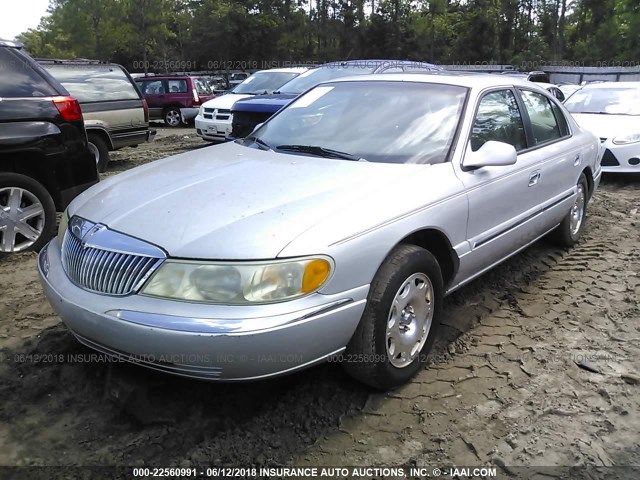 1LNFM97V2WY640866 - 1998 LINCOLN CONTINENTAL  Srebrny zdjęcie 2