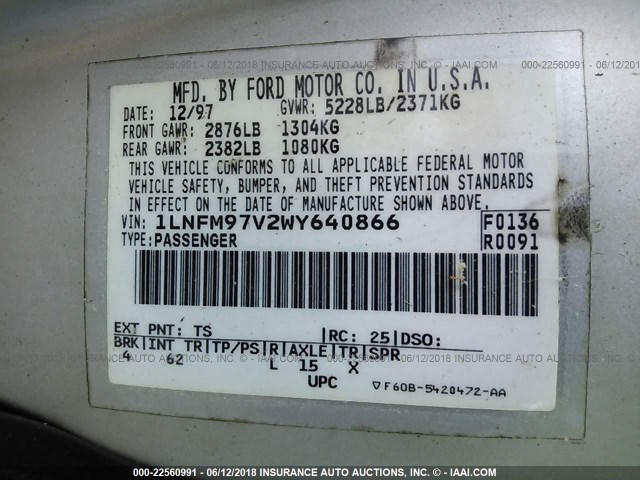 1LNFM97V2WY640866 - 1998 LINCOLN CONTINENTAL  SILVER photo 9