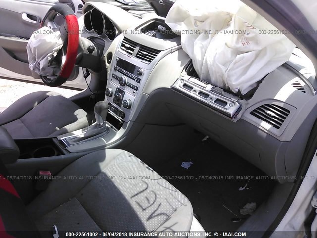 1G1ZC5EU7CF160930 - 2012 CHEVROLET MALIBU 1LT თეთრი ფოტო 5