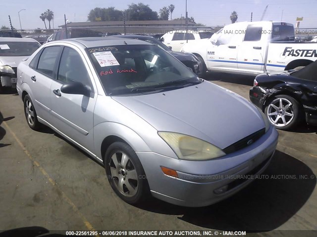 1FAFP38302W240872 - 2002 FORD FOCUS ZTS SILVER photo 1