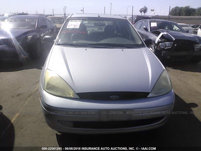 1FAFP38302W240872 - 2002 FORD FOCUS ZTS SILVER photo 6