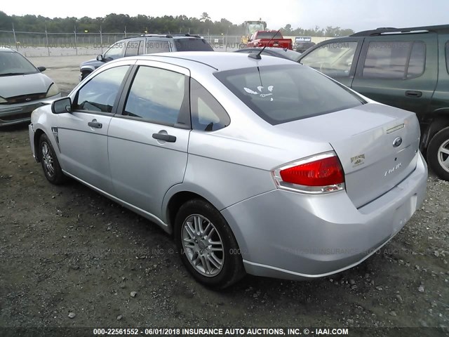 1FAHP35N68W118282 - 2008 FORD FOCUS SE/SEL/SES SILVER photo 3