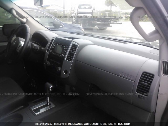 5N1AN0NU4DN818739 - 2013 NISSAN XTERRA X/S/PRO-4X GRAY photo 5