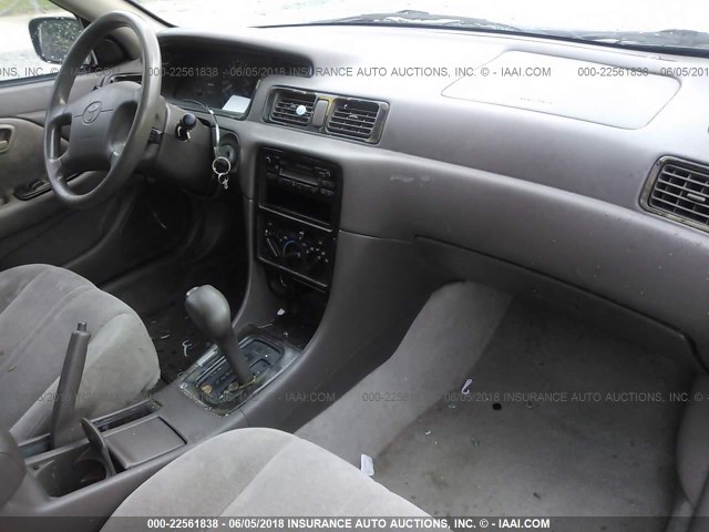 4T1BG22K4XU390789 - 1999 TOYOTA CAMRY CE/LE/XLE BLACK photo 5