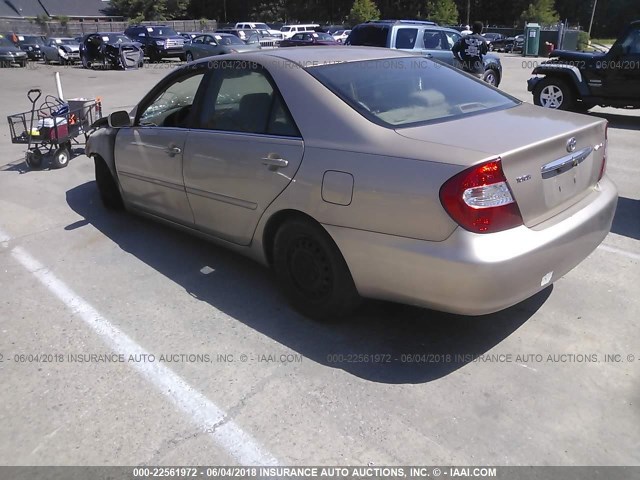 4T1BE32K02U084936 - 2002 TOYOTA CAMRY LE/XLE/SE ოქროსფერი ფოტო 3