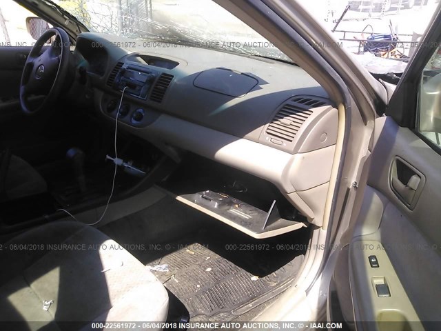 4T1BE32K02U084936 - 2002 TOYOTA CAMRY LE/XLE/SE ოქროსფერი ფოტო 5