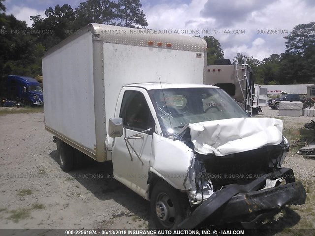 1GBJG31U261158155 - 2006 CHEVROLET EXPRESS G3500  WHITE photo 1