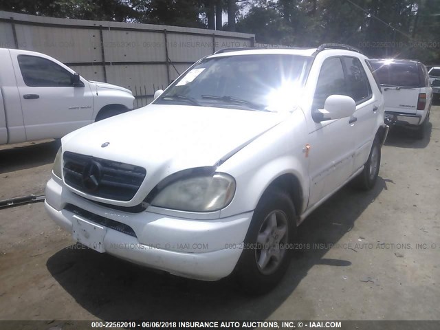 4JGAB54E1YA182844 - 2000 MERCEDES-BENZ ML 320 WHITE photo 2