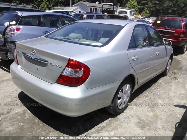 4T1BE32K42U100250 - 2002 TOYOTA CAMRY LE/XLE/SE ვერცხლისფერი ფოტო 4