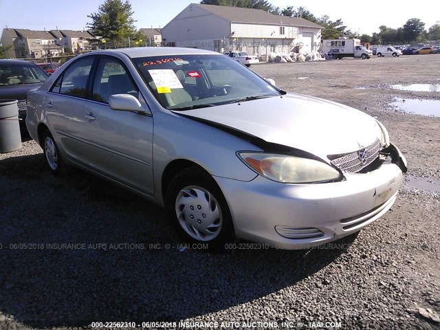 4T1BE32K64U940856 - 2004 TOYOTA CAMRY LE/XLE/SE ვერცხლისფერი ფოტო 1