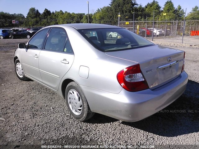 4T1BE32K64U940856 - 2004 TOYOTA CAMRY LE/XLE/SE ვერცხლისფერი ფოტო 3