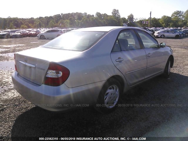 4T1BE32K64U940856 - 2004 TOYOTA CAMRY LE/XLE/SE ვერცხლისფერი ფოტო 4