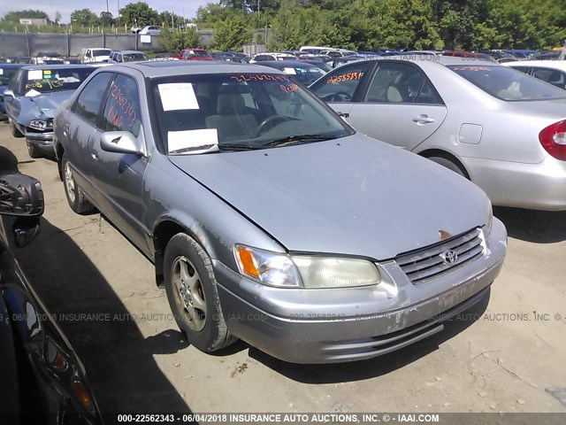 JT2BG22K4X0298909 - 1999 TOYOTA CAMRY LE/XLE SILVER photo 1