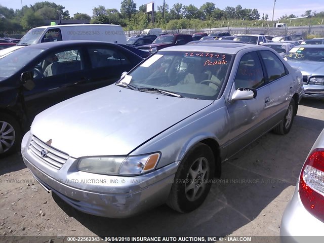 JT2BG22K4X0298909 - 1999 TOYOTA CAMRY LE/XLE SILVER photo 2