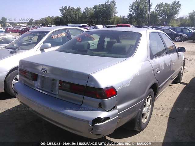 JT2BG22K4X0298909 - 1999 TOYOTA CAMRY LE/XLE SILVER photo 4