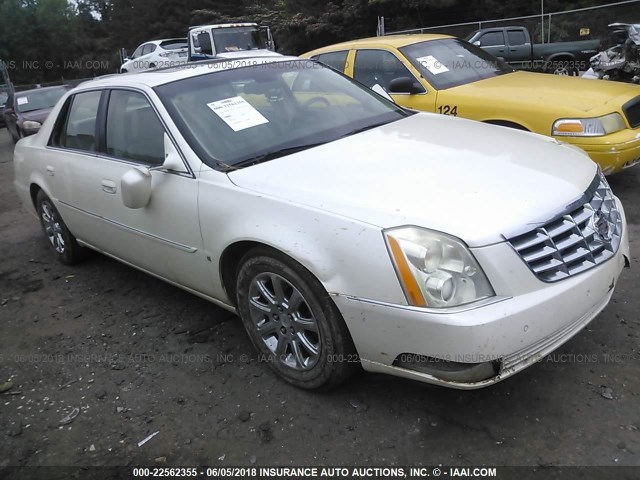 1G6KD57Y98U118352 - 2008 CADILLAC DTS CREAM photo 1