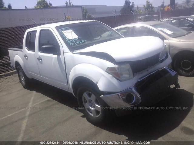 1N6AD07U17C440462 - 2007 NISSAN FRONTIER CREW CAB LE/SE/OFF ROAD WHITE photo 1