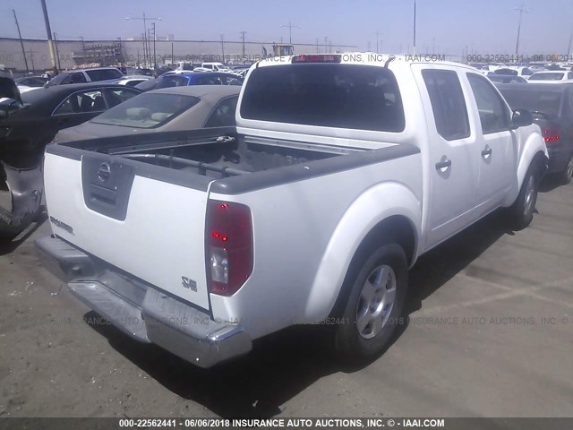 1N6AD07U17C440462 - 2007 NISSAN FRONTIER CREW CAB LE/SE/OFF ROAD WHITE photo 4