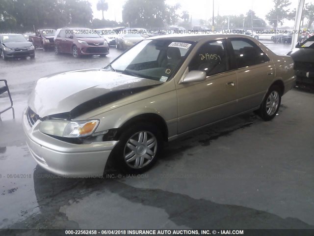 4T1BG22K31U037144 - 2001 TOYOTA CAMRY CE/LE/XLE ოქროსფერი ფოტო 2