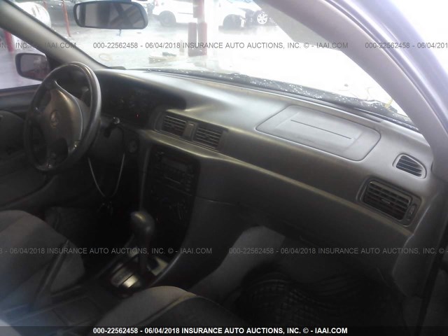 4T1BG22K31U037144 - 2001 TOYOTA CAMRY CE/LE/XLE ოქროსფერი ფოტო 5