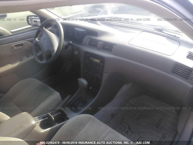 JT2BG22K110537825 - 2001 TOYOTA CAMRY CE/LE/XLE GOLD photo 5
