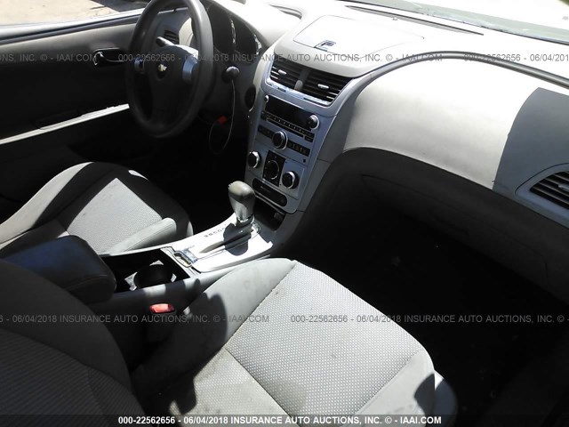 1G1ZG57B58F257194 - 2008 CHEVROLET MALIBU LS SILVER photo 5