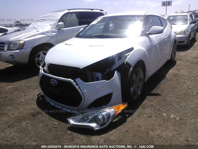 KMHTC6AE2DU144113 - 2013 HYUNDAI VELOSTER TURBO WHITE photo 6