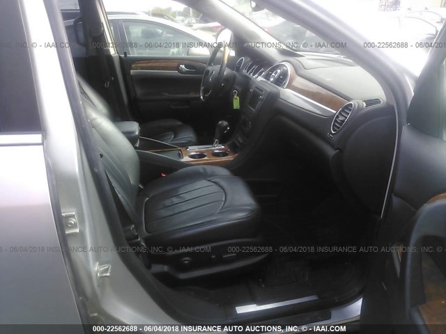 5GALVCED0AJ173638 - 2010 BUICK ENCLAVE CXL SILVER photo 5